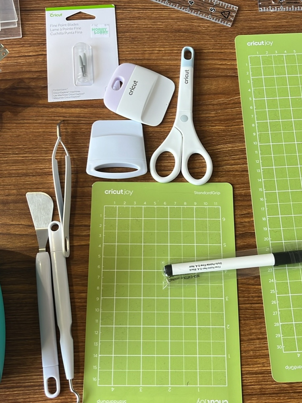 Cricut Joy Craft Machine Bundle with Cutting Mats and accesories - Picture 3 of 4